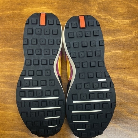 Nike size 4y boys.like new‎ no shoe strings. - Picture 6 of 9